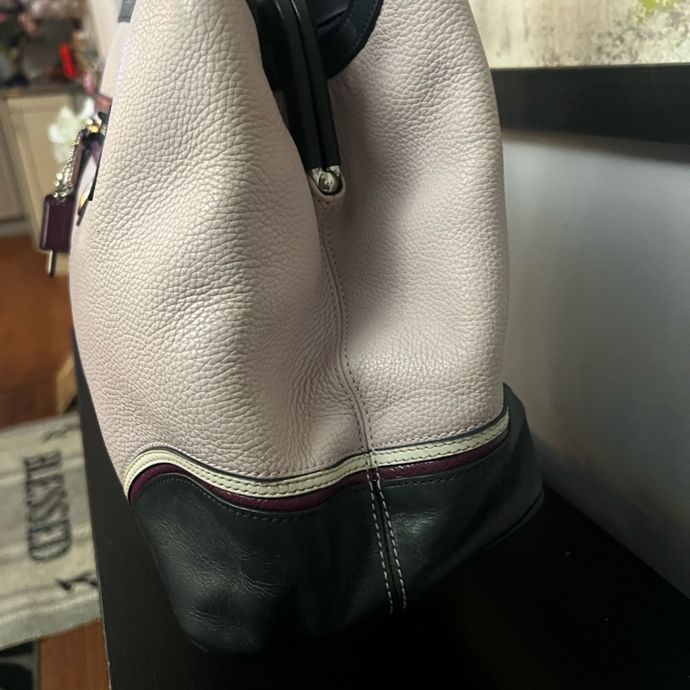 Coach Laura Spectator Shoulder bag With 3 Compartments and Kisslock 2010 - Picture 11 of 14